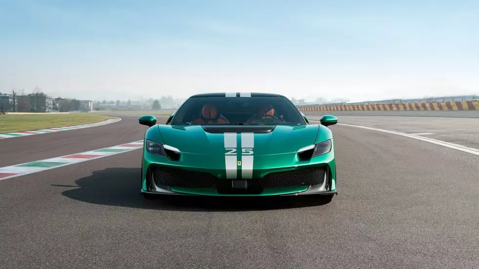Ferrari 296 Speciale màu xanh lá Verde Nürburgring Ferrari 296 Speciale màu xanh lá Verde Nürburgring