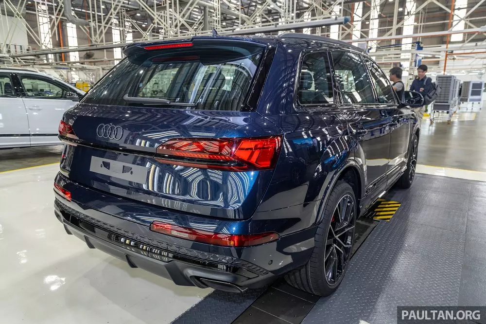 Audi Q7 sở hữu đèn hậu OLED có thể tùy biến thiết kế ánh sáng theo sở thích Audi Q7 sở hữu đèn hậu OLED có thể tùy biến thiết kế ánh sáng theo sở thích