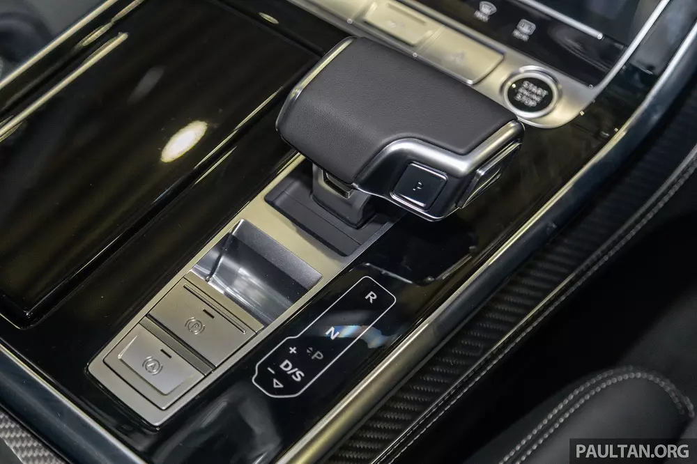 Cụm điều khiển trung tâm của Audi Q7. Cụm điều khiển trung tâm của Audi Q7.
