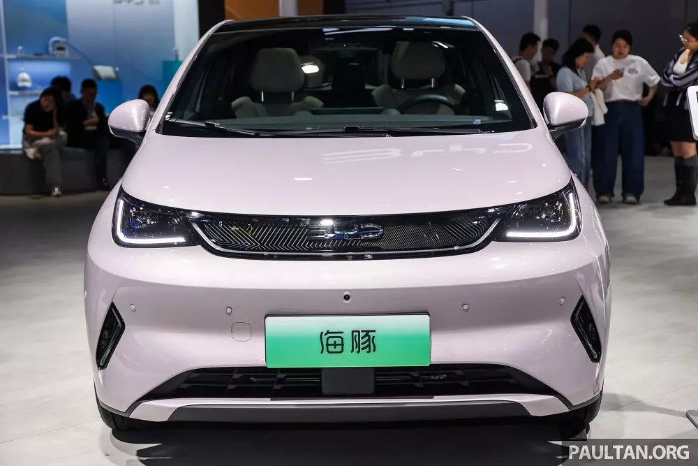 BYD Dolphin 2025 có thiết kế đầu xe mới BYD Dolphin 2025 có thiết kế đầu xe mới