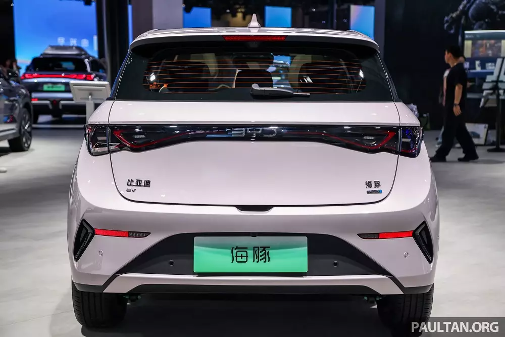Khu vực phía sau của BYD Dolphin 2025 cũng được nâng cấp Khu vực phía sau của BYD Dolphin 2025 cũng được nâng cấp