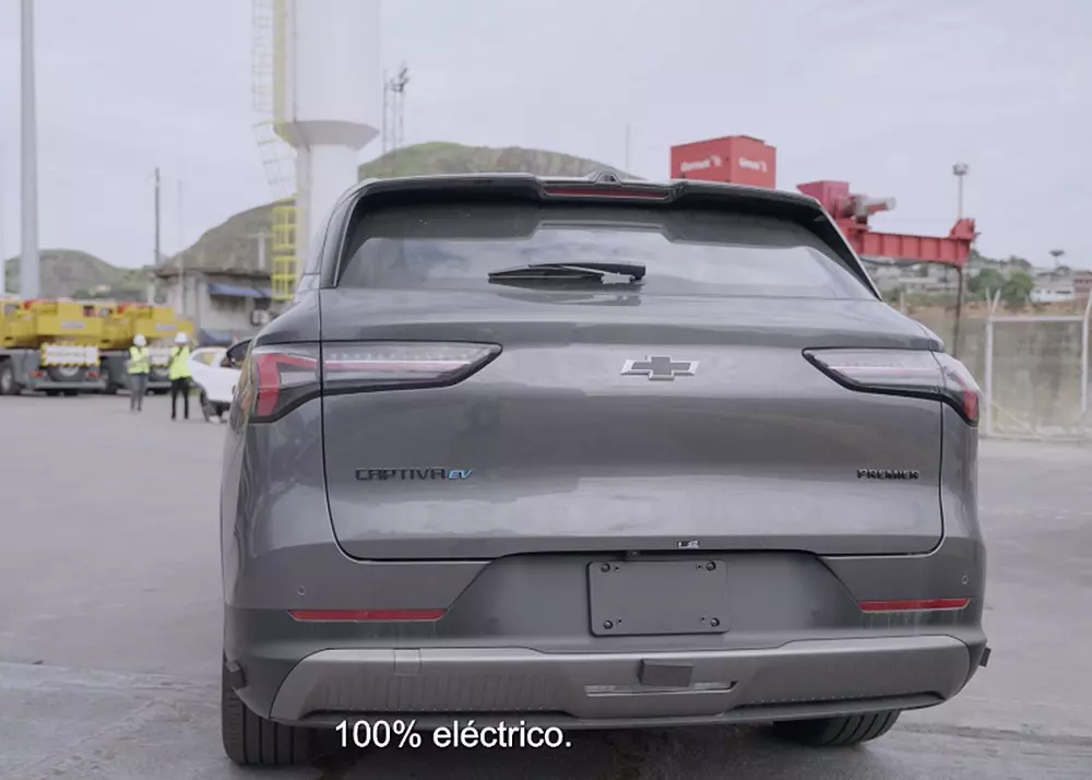 Chevrolet Captiva EV nhìn từ phía sau Chevrolet Captiva EV nhìn từ phía sau