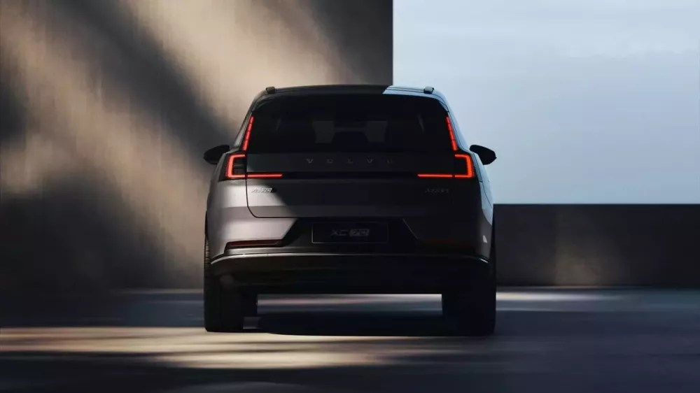 Volvo XC70 2026 có thể chạy 200 km mà không ngốn xăng Volvo XC70 2026 có thể chạy 200 km mà không ngốn xăng