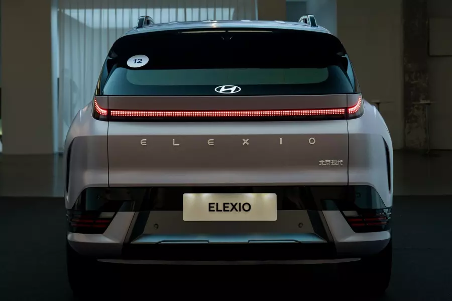 Đèn hậu của Hyundai Elexio có thiết kế tương đồng với phía trước Đèn hậu của Hyundai Elexio có thiết kế tương đồng với phía trước