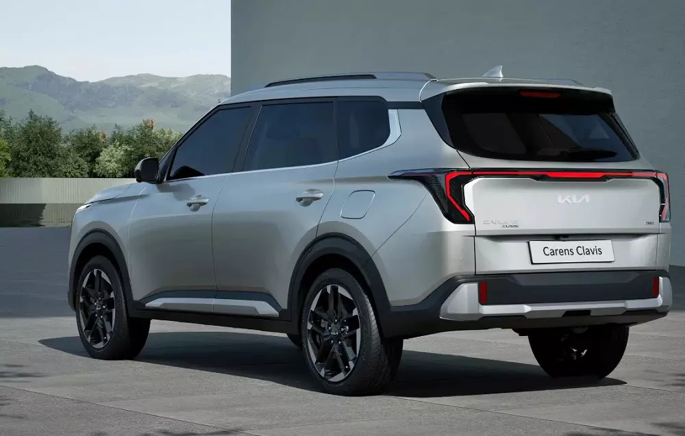 Kia Carens Clavis 2025 màu bạc Ivory bóng Kia Carens Clavis 2025 màu bạc Ivory bóng