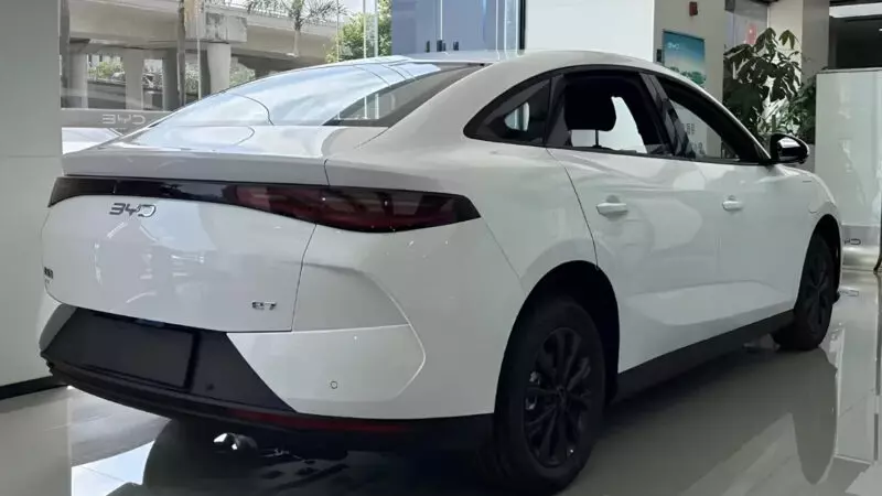 BYD e7 chạy tối đa 520 km sau khi sạc đầy pin BYD e7 chạy tối đa 520 km sau khi sạc đầy pin
