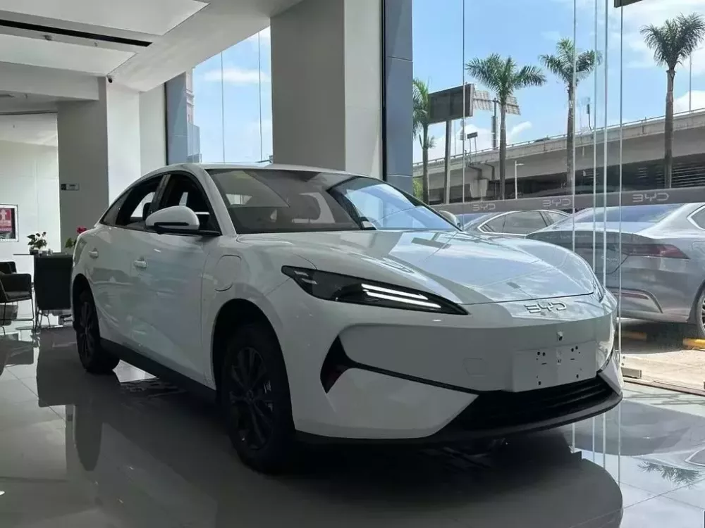 Sedan điện giá rẻ BYD e7 đã bắt đầu xuất hiện tại đại lý, chờ ngày bán ra Sedan điện giá rẻ BYD e7 đã bắt đầu xuất hiện tại đại lý, chờ ngày bán ra