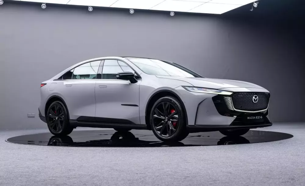 Thiết kế tổng thể của Mazda EZ-6 Sports Edition không khác gì bản thường Thiết kế tổng thể của Mazda EZ-6 Sports Edition không khác gì bản thường