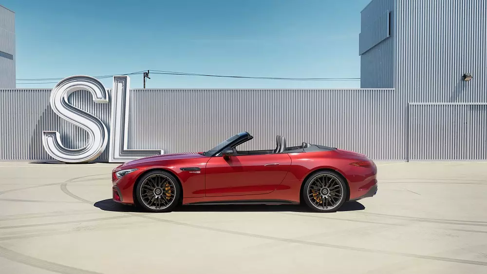 Mercedes-AMG SL 63 S E Performance có kích thước dài x rộng x cao lần lượt 4.703 x 1.915 x 1.360 mm. Mercedes-AMG SL 63 S E Performance có kích thước dài x rộng x cao lần lượt 4.703 x 1.915 x 1.360 mm.