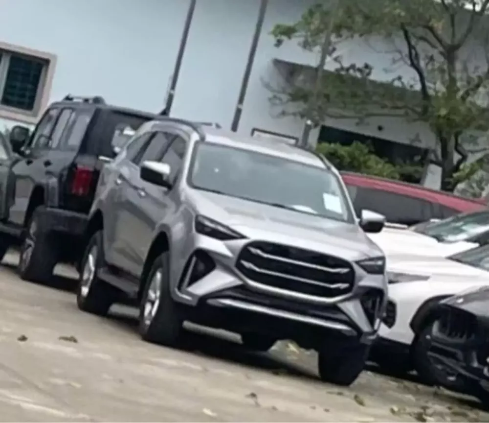 Những chiếc Isuzu mu-X 2025 xuất hiện tại Trung tâm kiểm định khí thải ở Hà Nội vào đầu năm nay Những chiếc Isuzu mu-X 2025 xuất hiện tại Trung tâm kiểm định khí thải ở Hà Nội vào đầu năm nay