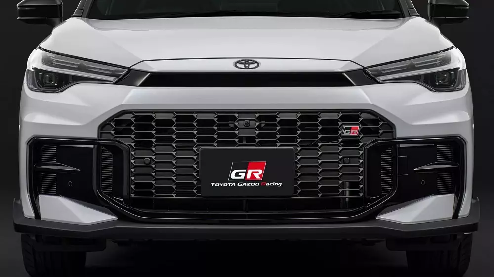 Cận cảnh khu vực đầu xe của Toyota Corolla Cross GR Sport 2025 Cận cảnh khu vực đầu xe của Toyota Corolla Cross GR Sport 2025