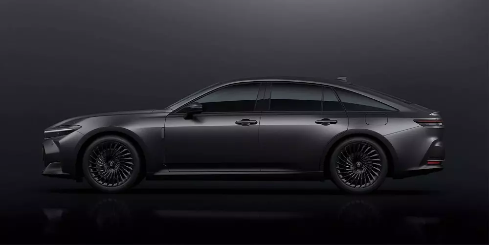 Toyota Crown Special Edition Z Limited Matte Metal sở hữu màu sơn xám nhám ấn tượng Toyota Crown Special Edition Z Limited Matte Metal sở hữu màu sơn xám nhám ấn tượng