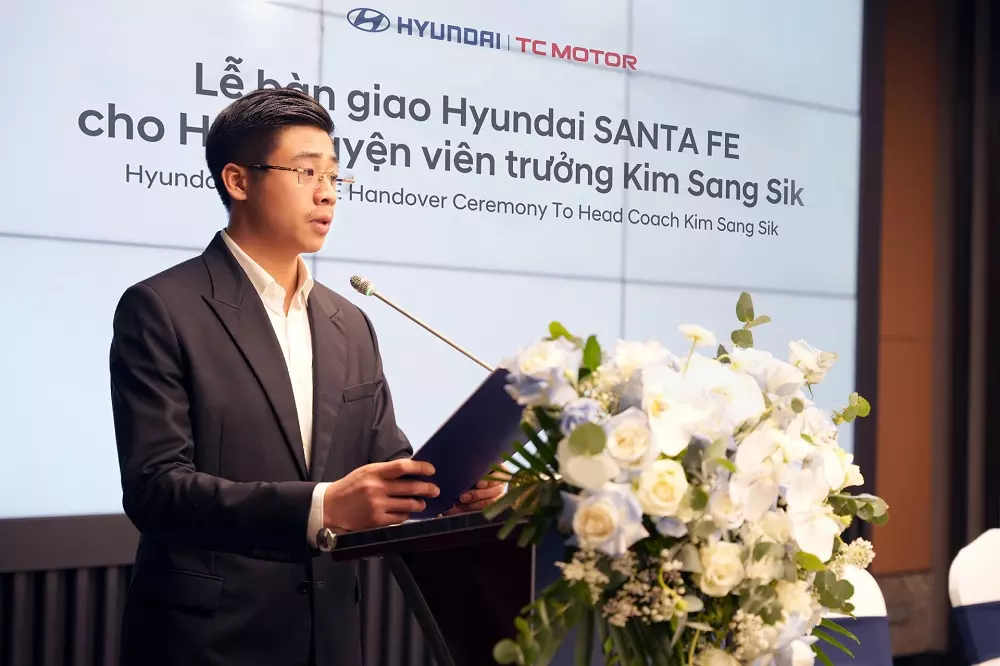 Ông Nguyễn Anh Tú, Tổng Giám đốc của Công ty cổ phần Liên doanh ô tô Hyundai Thành Công Việt Nam, chia sẻ tại sự kiện Ông Nguyễn Anh Tú, Tổng Giám đốc của Công ty cổ phần Liên doanh ô tô Hyundai Thành Công Việt Nam, chia sẻ tại sự kiện