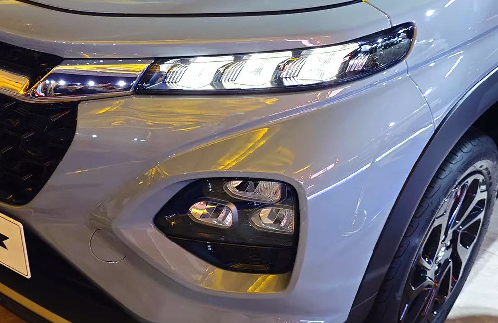 Hệ thống đèn 2 tầng trên đầu xe của Suzuki Fronx Hệ thống đèn 2 tầng trên đầu xe của Suzuki Fronx