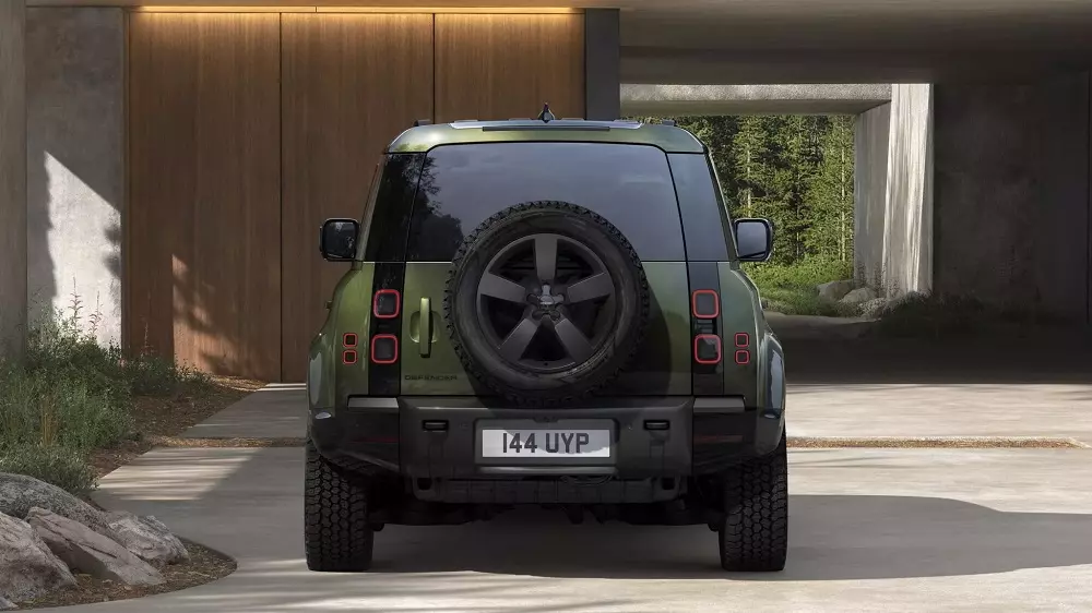 Đèn hậu của Land Rover Defender 2026 có thiết kế phẳng hơn Đèn hậu của Land Rover Defender 2026 có thiết kế phẳng hơn