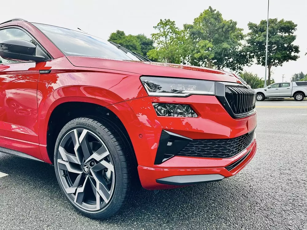 Cận cảnh Skoda Karoq 2025 mới về Việt Nam, thêm phiên bản Sportline thể thao