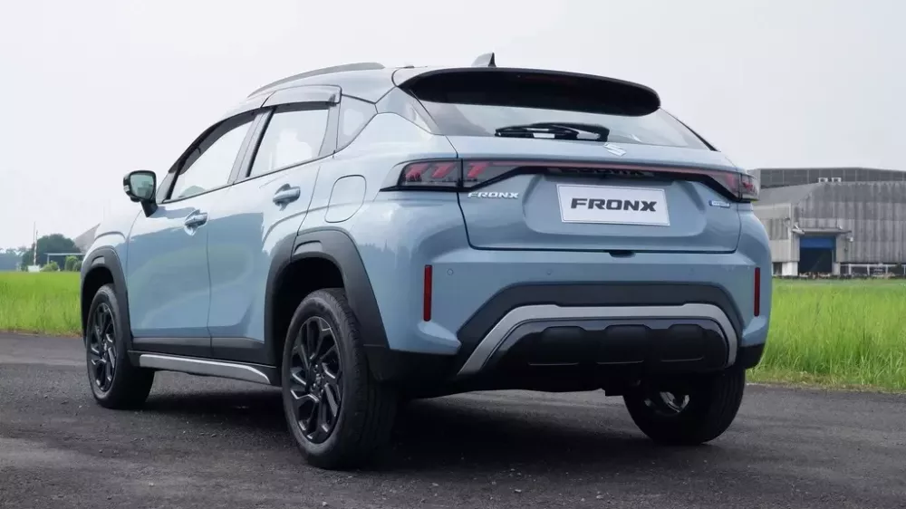 Suzuki Fronx nhìn từ phía sau Suzuki Fronx nhìn từ phía sau