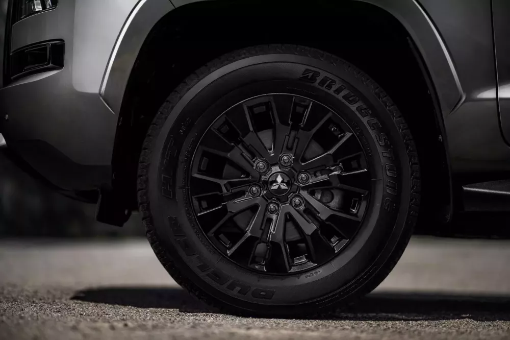Mâm hợp kim của Mitsubishi Triton Double Cab Plus Ultra Mâm hợp kim của Mitsubishi Triton Double Cab Plus Ultra