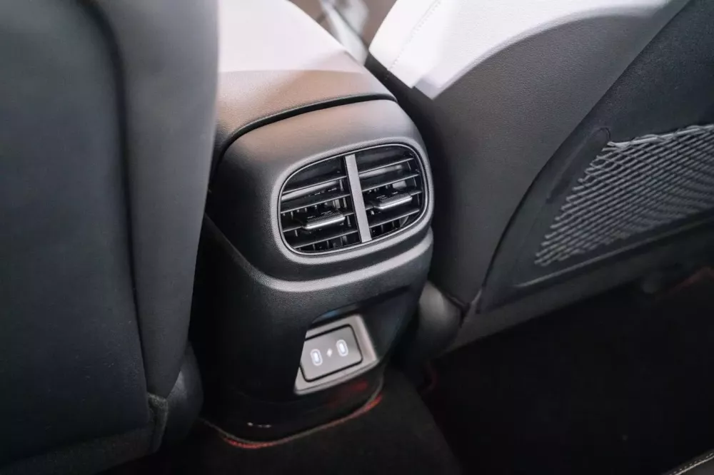 Cửa gió dành cho hàng ghế sau của Hyundai Elantra 2025 Cửa gió dành cho hàng ghế sau của Hyundai Elantra 2025