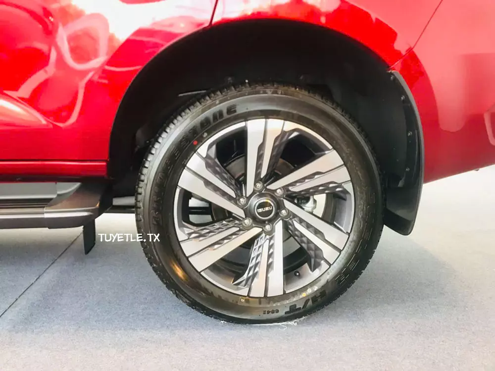 Vành 20 inch của Isuzu mu-X 2025 bản cao cấp Vành 20 inch của Isuzu mu-X 2025 bản cao cấp