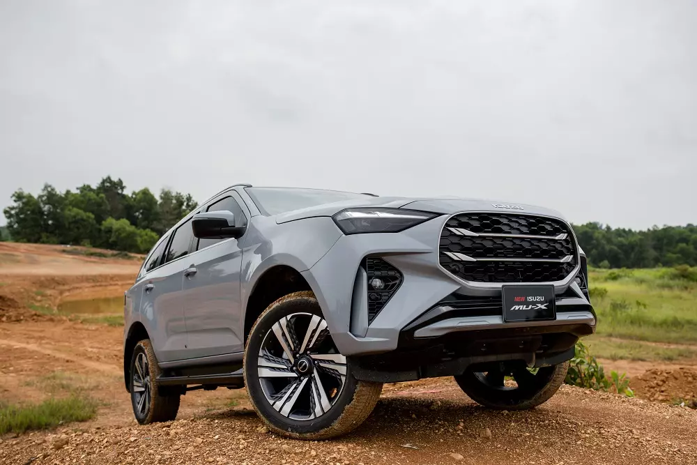 Isuzu mu-X 2025 sở hữu thiết kế đầu xe mới Isuzu mu-X 2025 sở hữu thiết kế đầu xe mới