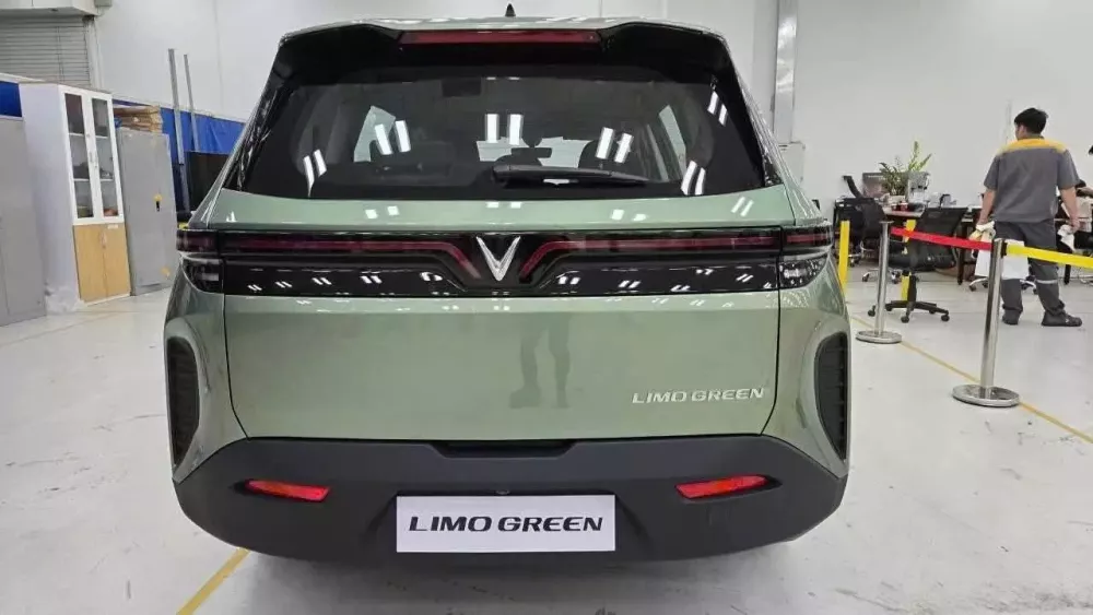VinFast Limo Green nhìn từ phía sau VinFast Limo Green nhìn từ phía sau