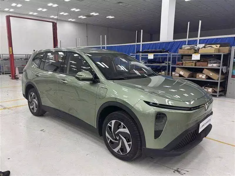 VinFast Limo Green có thể chạy 450 km sau một lần sạc đầy pin VinFast Limo Green có thể chạy 450 km sau một lần sạc đầy pin