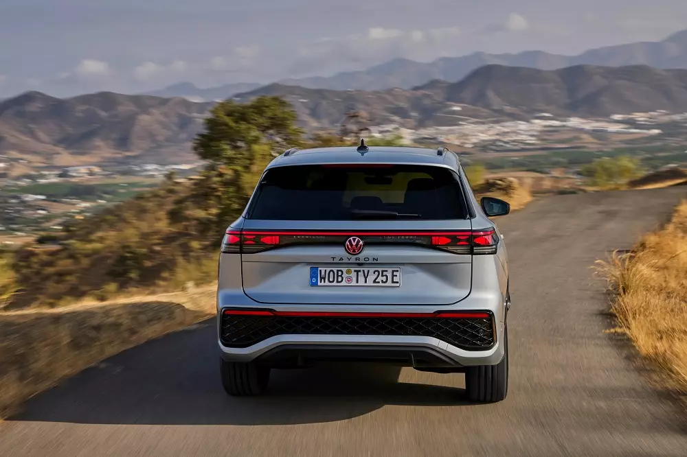 Volkswagen Tayron nhìn từ phía sau Volkswagen Tayron nhìn từ phía sau