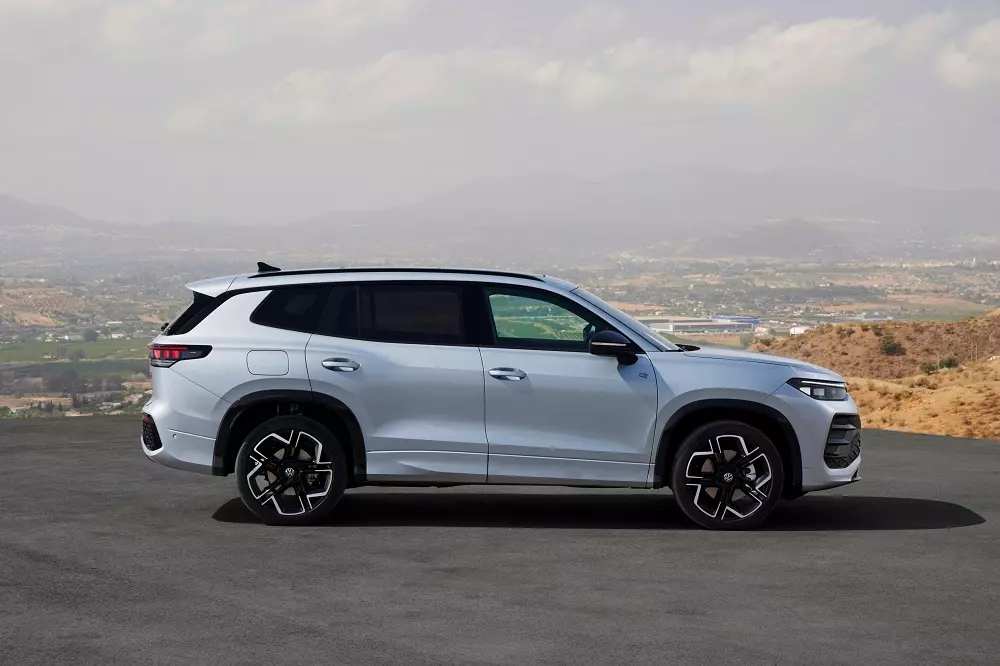 Volkswagen Tayron dùng chung khung gầm với Tiguan Volkswagen Tayron dùng chung khung gầm với Tiguan