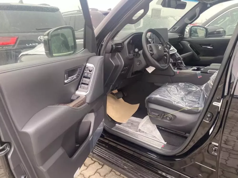 Toyota Land Cruiser LC300 2025 có thêm trang bị an toàn nâng cấp Toyota Land Cruiser LC300 2025 có thêm trang bị an toàn nâng cấp
