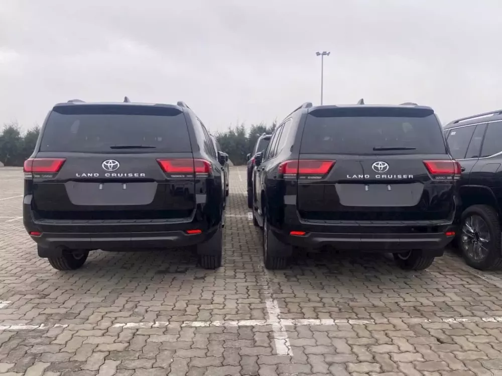Những chiếc Toyota Land Cruiser LC300 2025 có mặt tại Việt Nam Những chiếc Toyota Land Cruiser LC300 2025 có mặt tại Việt Nam