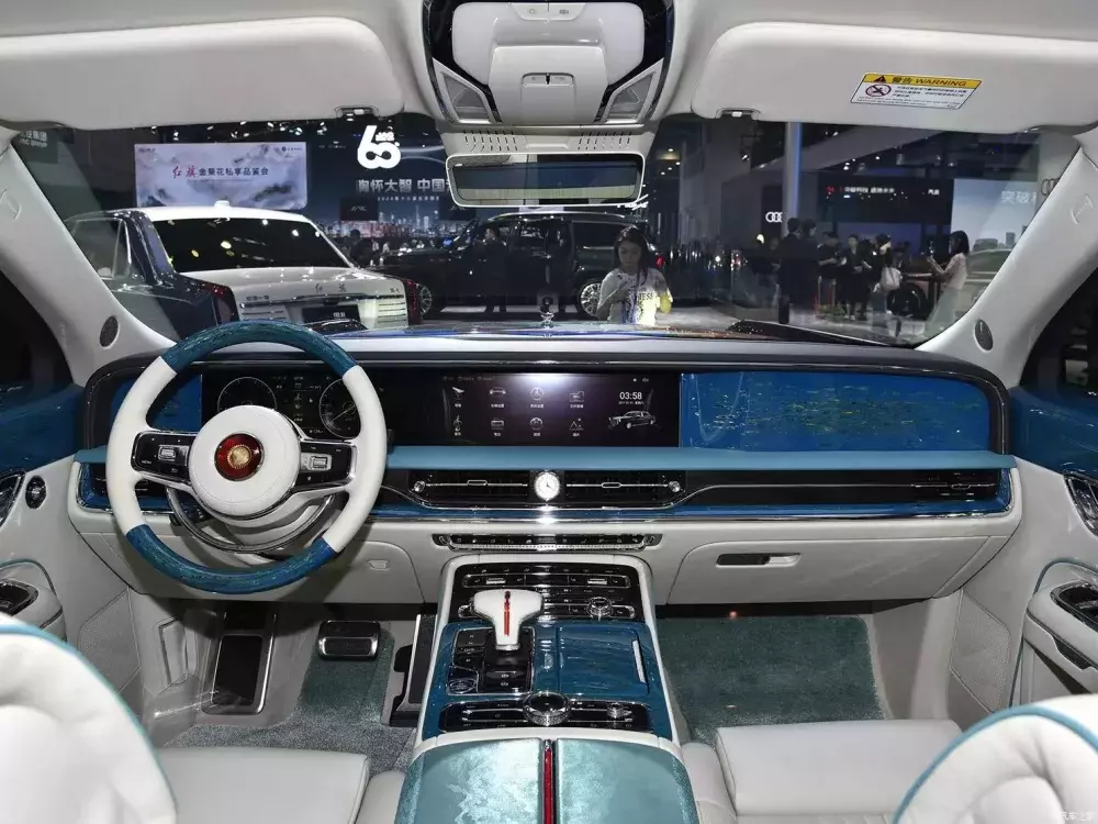 Guoli's cockpit