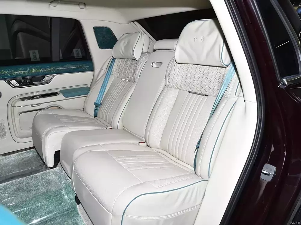 Hàng ghế sau của Hongqi Guoli Hàng ghế sau của Hongqi Guoli