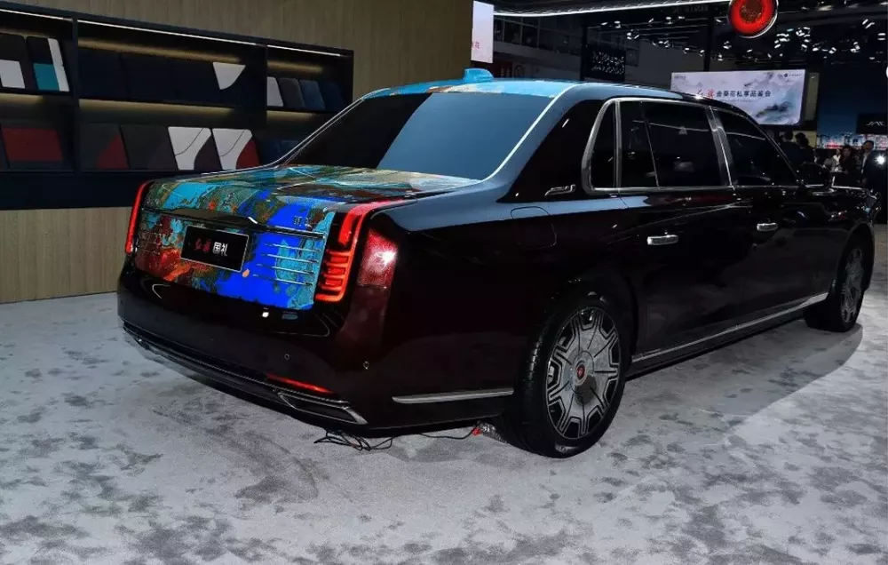 Hongqi Guoli - large sedan