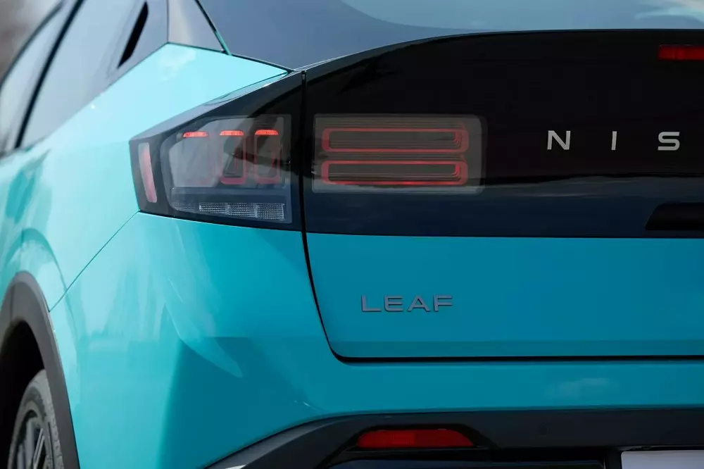 Cận cảnh đèn hậu của Nissan Leaf 2026 Cận cảnh đèn hậu của Nissan Leaf 2026