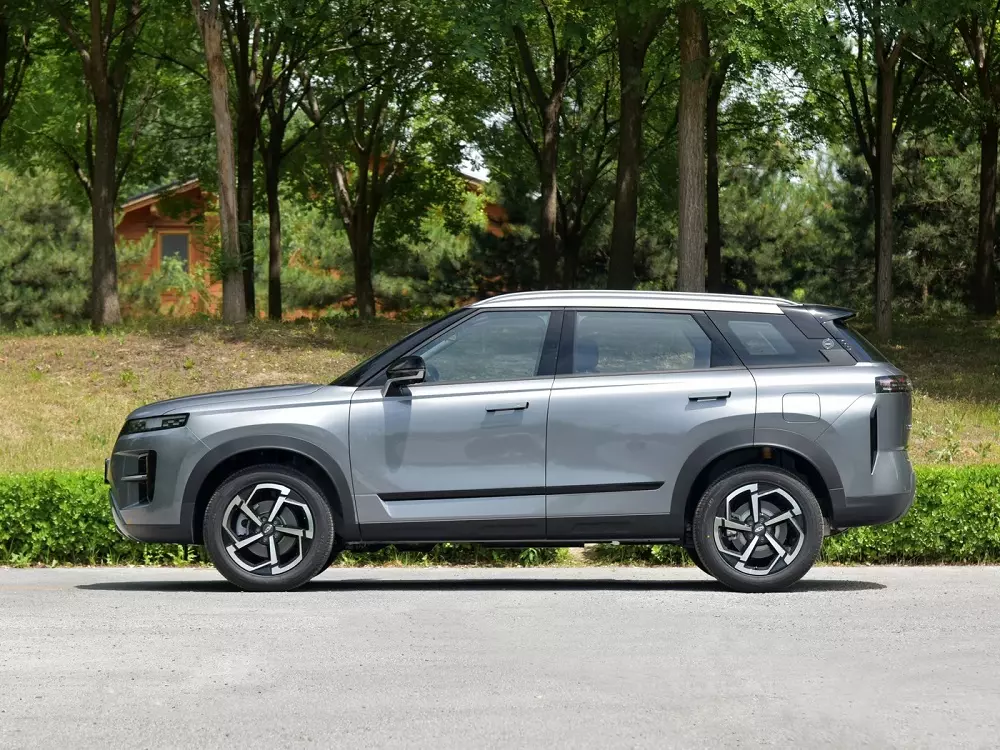 Thiết kế bên sườn của Chery Tiggo 7 Sport 2026 Thiết kế bên sườn của Chery Tiggo 7 Sport 2026