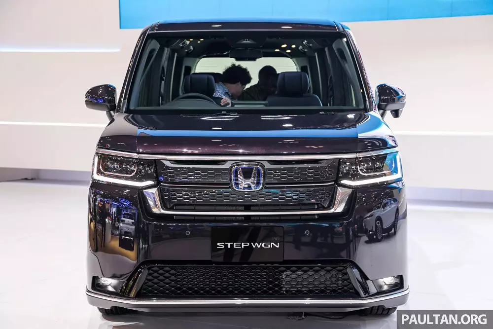Cận cảnh thiết kế đầu xe của Honda StepWGN e:HEV Cận cảnh thiết kế đầu xe của Honda StepWGN e:HEV