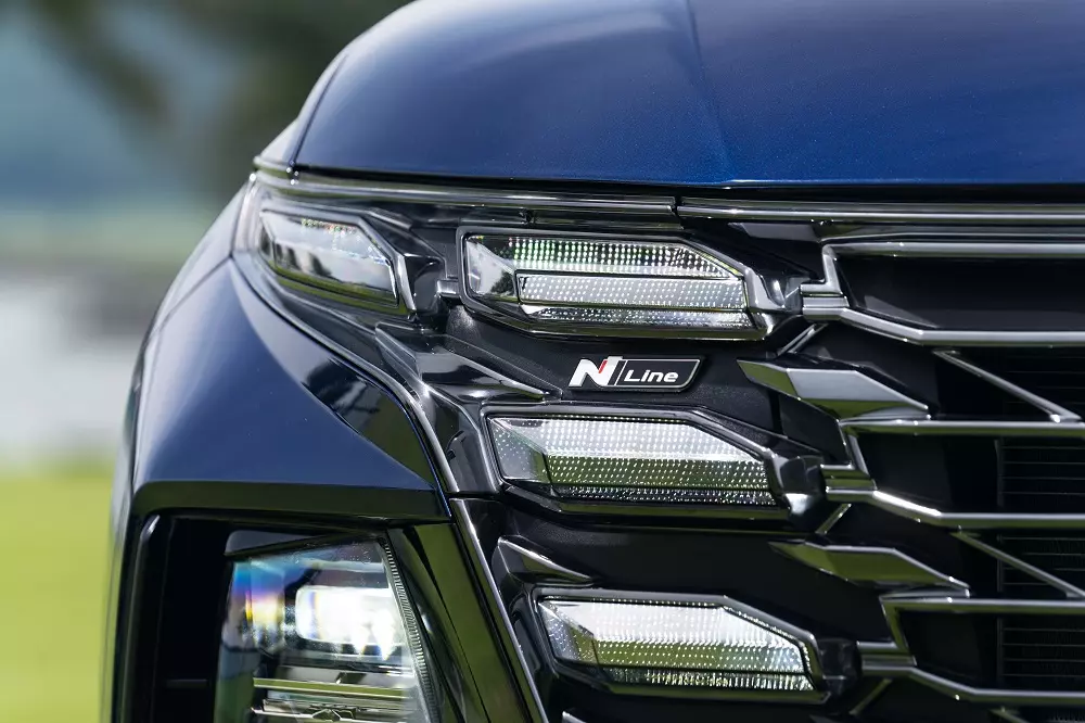 Logo N Line trên đầu xe của Hyundai Tucson N Line Logo N Line trên đầu xe của Hyundai Tucson N Line