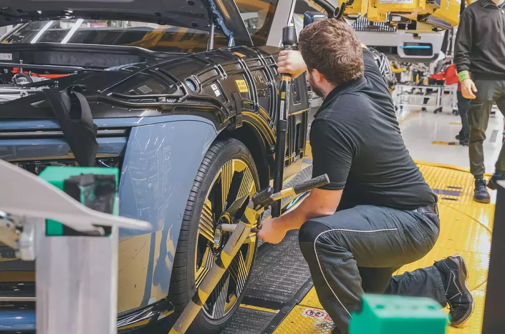 Chiếc Rolls-Royce Spectre đầu tiên được lắp ráp Chiếc Rolls-Royce Spectre đầu tiên được lắp ráp