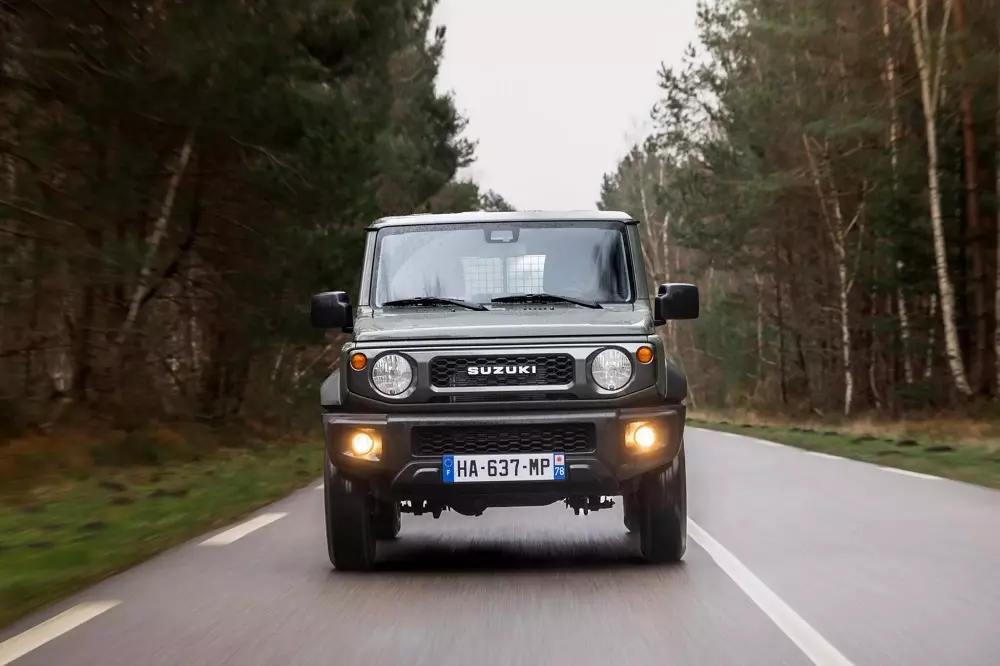 Suzuki Jimny 55th Anniversary dùng động cơ như bản thường Suzuki Jimny 55th Anniversary dùng động cơ như bản thường