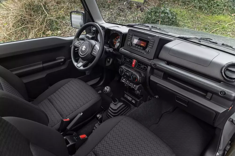 Khoang lái của Suzuki Jimny 55th Anniversary Khoang lái của Suzuki Jimny 55th Anniversary