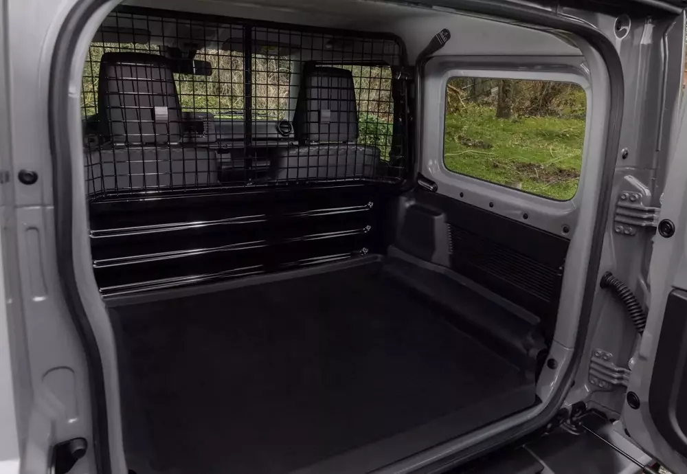 Suzuki Jimny 55th Anniversary được trang bị thảm cao su Suzuki Jimny 55th Anniversary được trang bị thảm cao su