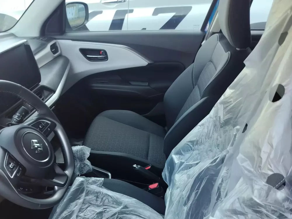 Suzuki Swift 2025 tại Việt Nam dùng phanh tay chỉnh cơ Suzuki Swift 2025 tại Việt Nam dùng phanh tay chỉnh cơ