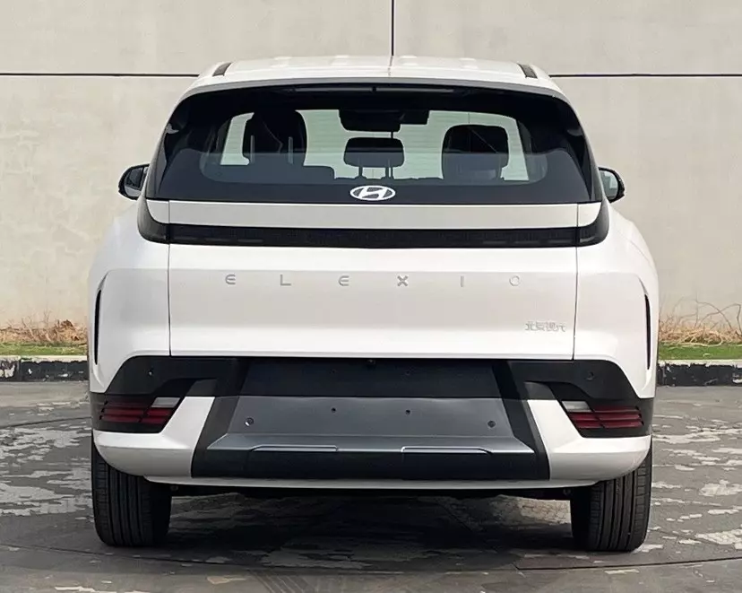 Hyundai Elexio nhìn từ phía sau Hyundai Elexio nhìn từ phía sau
