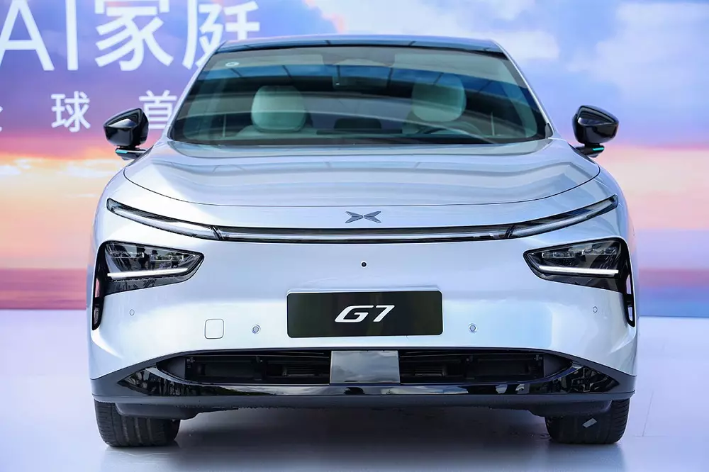 Xpeng G7 nhìn từ phía trước Xpeng G7 nhìn từ phía trước