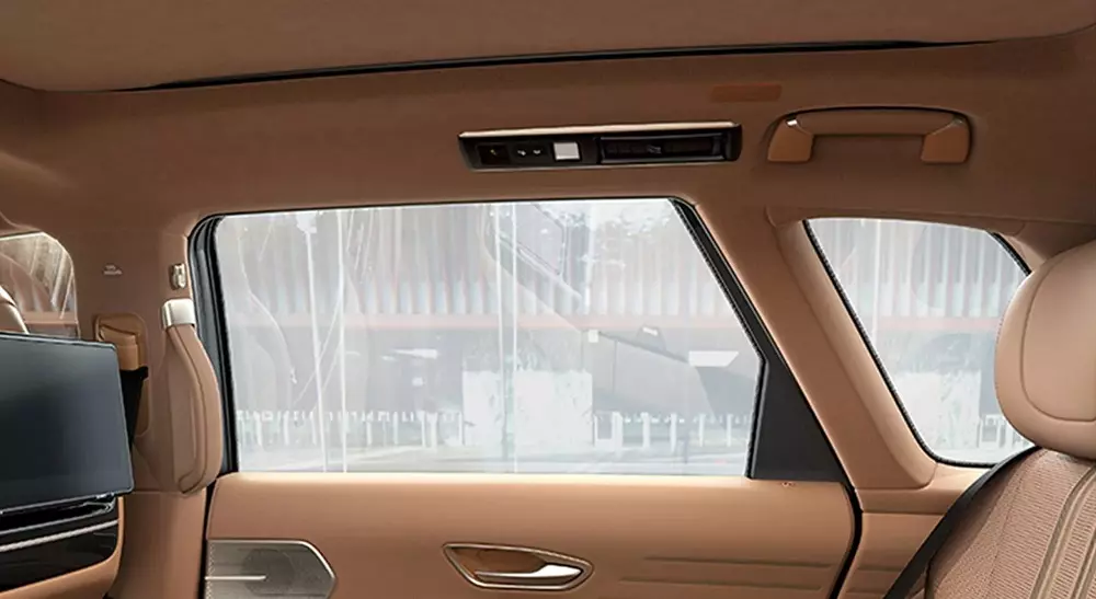 Kính cửa sổ của Toyota Century 2026 ở chế độ bán trong suốt Kính cửa sổ của Toyota Century 2026 ở chế độ bán trong suốt