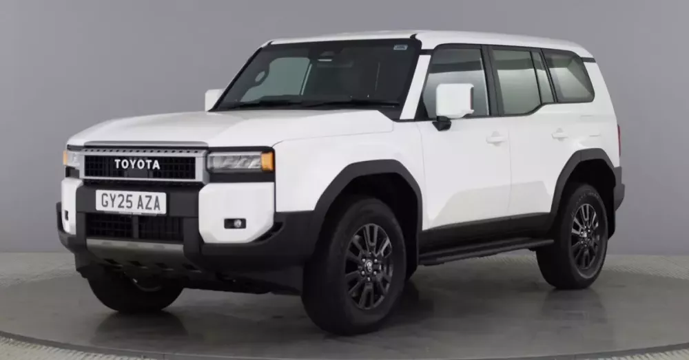 Vén màn Toyota Land Cruiser Prado phiên bản xe van mới Vén màn Toyota Land Cruiser Prado phiên bản xe van mới