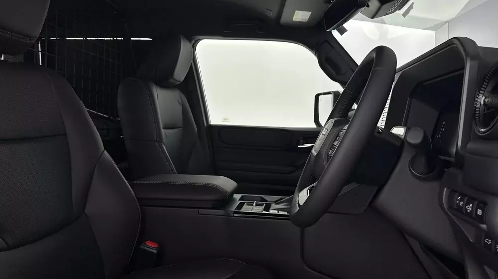 Toyota Land Cruiser Commercial đã bị cắt bỏ hàng ghế sau Toyota Land Cruiser Commercial đã bị cắt bỏ hàng ghế sau