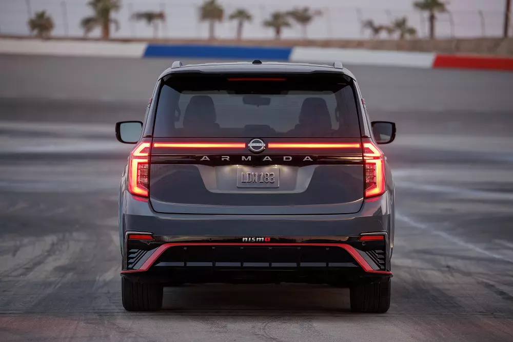 Cánh gió sau mới của Nissan Patrol Nismo Cánh gió sau mới của Nissan Patrol Nismo