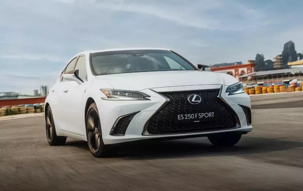 Sedan hạng sang Lexus ES được giảm giá niêm yết đến 260 triệu đồng ở Việt Nam Sedan hạng sang Lexus ES được giảm giá niêm yết đến 260 triệu đồng ở Việt Nam